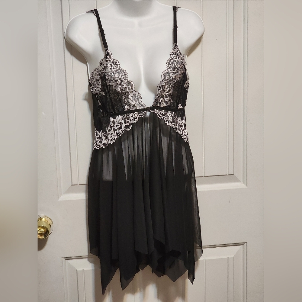 Elegant Black Lace Chemise